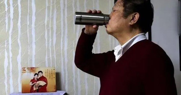 Thức dậy giữa đêm uống nước, người đàn ông 59 tuổi tử vong sau 5 ngày: Bác sĩ cảnh báo 4 thói quen tưởng vô hại nhưng cực nguy hiểm