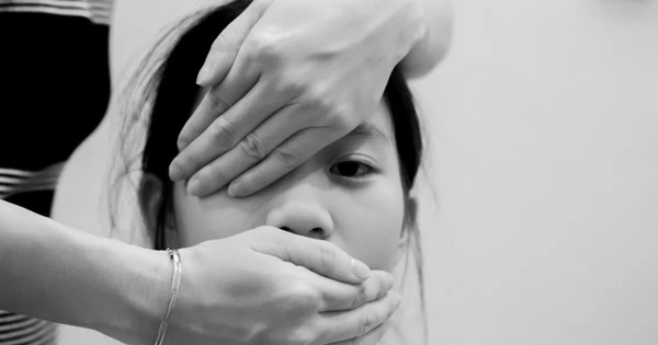 Bi kịch của những đứa trẻ bị bạo hành: Chúng sẽ lớn lên thế nào trong nỗi sợ về tình thân méo mó?