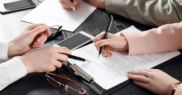 Đóng 300 triệu bảo hiểm nhân thọ, 5 năm sau chỉ nhận hơn 50 triệu: Sự thật về loạt khoản phí "ăn mòn"