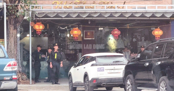 Nhiều cảnh sát phong tỏa, xuất hiện tại nhà 1 d...