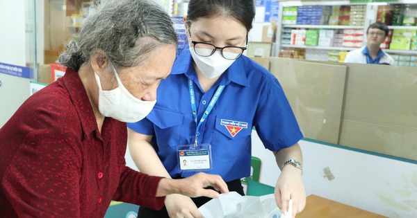 Người bệnh "được" và "mất" gì khi chuyển BHYT từ bệnh viện nhỏ sang bệnh viện lớn?