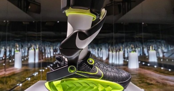 Nike ra mắt mẫu giầy thể thao robot tích hợp thuật toán chuyển động
