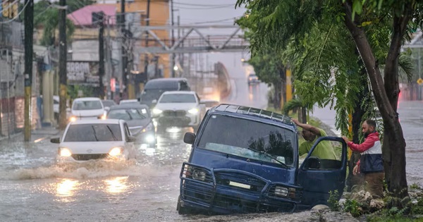Siêu bão Melissa mạnh nhất từ thế kỷ XIX đi vào vùng Caribe, tàu chiến Mỹ khẩn cấp di chuyển