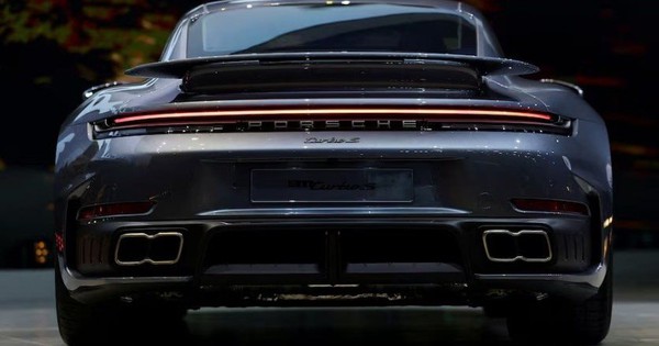 Porsche mất 99% lợi nhuận do điều chỉnh kế hoạch làm xe điện