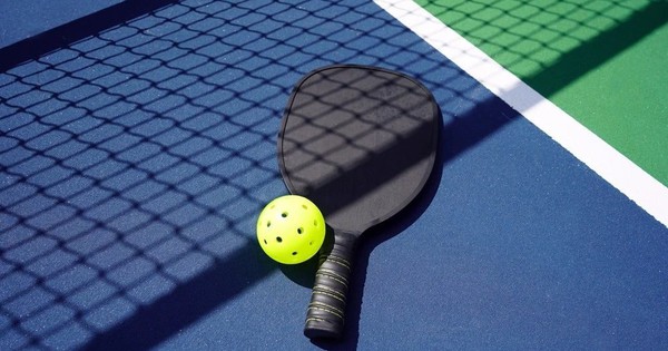 Một doanh nghiệp trên sàn chứng khoán đang thu tiền mỗi ngày từ sân Pickleball