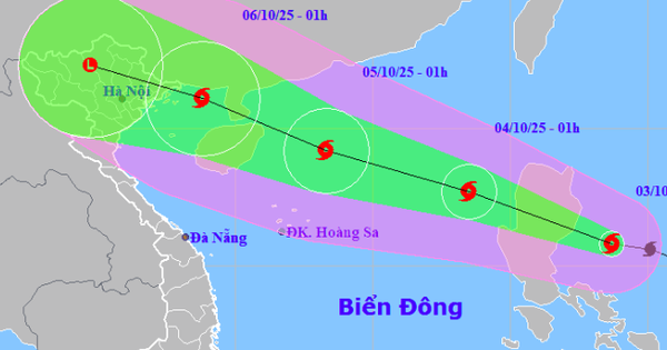 Bão Matmo giật cấp 11 gần vào Biển Đông