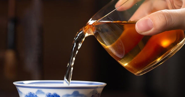 5 loại cốc không nên dùng để đựng nước nóng