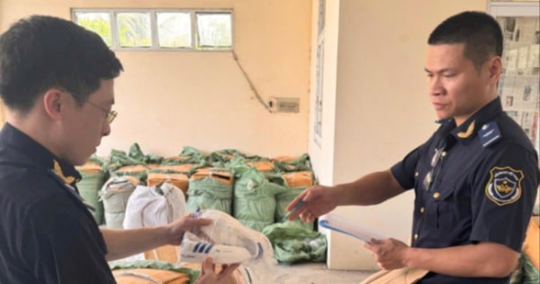 Hải quan bắt giữ gần 5.000 điện thoại và hơn 2.500 đôi giày nghi vi phạm sở hữu trí tuệ