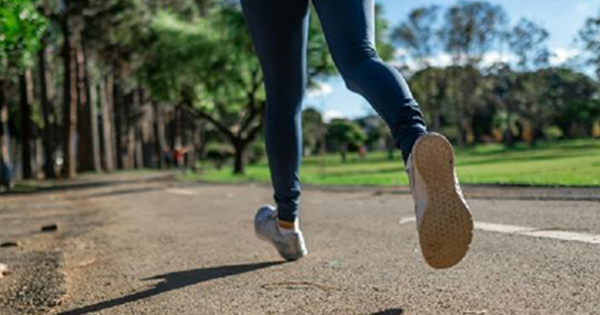 Chạy bộ buổi sáng hay buổi tối tốt hơn?