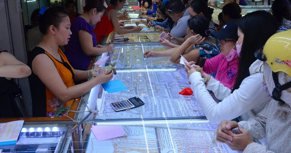 Giá vàng hôm nay, 7-10: Tiếp tục bật tăng mạnh