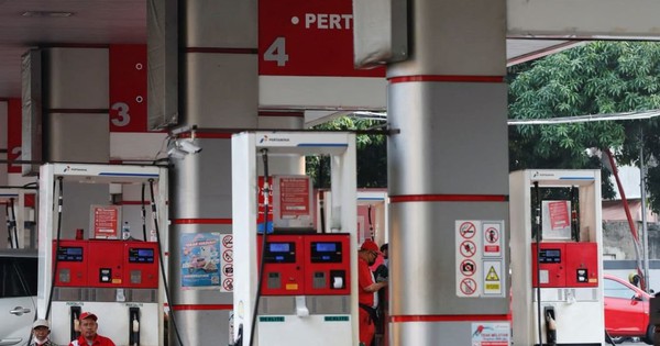 Indonesia cạn nhiên liệu diện rộng, người dân xếp hàng 30 phút chỉ để mua xăng: Chuyện gì đang xảy ra?