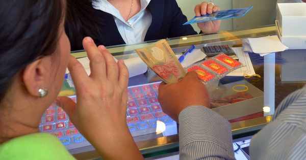 Giá vàng hôm nay, 8-10: Vàng thế giới vượt mốc ...