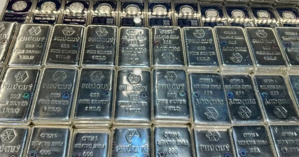 Giá bạc giữ mức trên 51 triệu đồng/kg