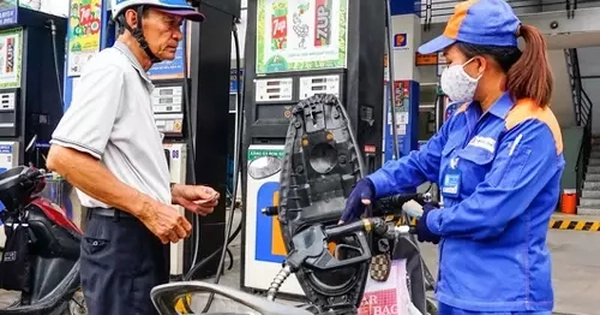 Giá xăng giảm về dưới 20.000 đồng/lít