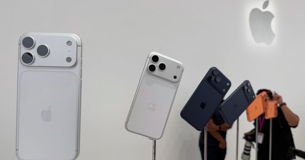 iPhone 17 Pro Max màu bạc khan hàng, trái ngược dự đoán thị hiếu