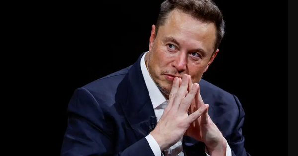 Elon Musk cảnh báo ‘cơn sóng thần’ AI đang cuốn trôi công việc bàn giấy