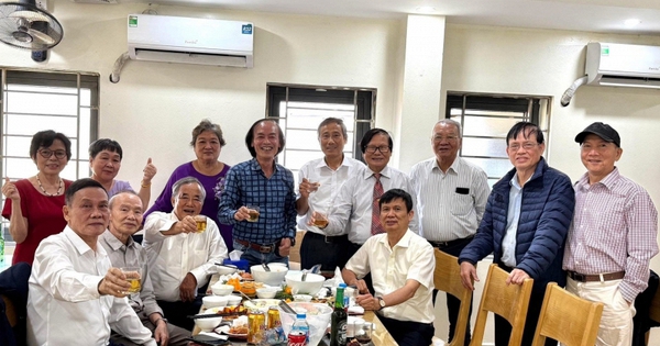 Bức ảnh "tinh hoa hội tụ" đang hot nhất MXH: Toàn các bác sĩ nội trú, giữ nhiều vị trí quan trọng trong ngành y