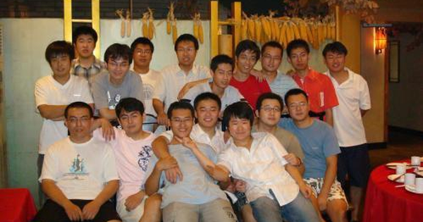 Bỏ về trước để trốn "chia bill" họp lớp, ai ngờ lớp trưởng có hành động khiến tôi cả đời không quên