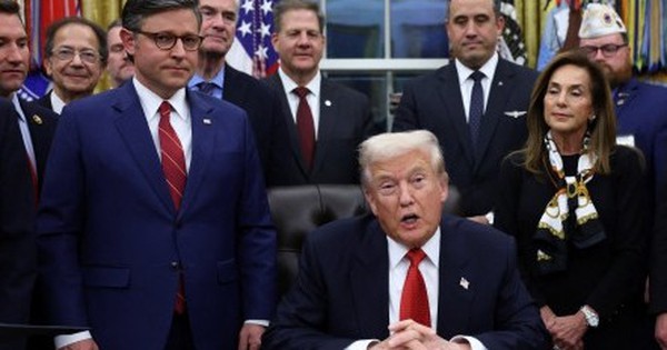 Tổng thống Trump ký sắc lệnh mở cửa lại chính phủ Mỹ