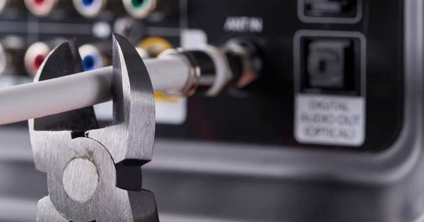 Truyền hình cáp sụt giảm mạnh: Một nửa hộ gia đình Mỹ không dùng dịch vụ, hàng loạt nhà cung cấp bán mảng kinh doanh