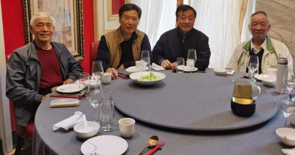 Làm tài xế lương 10 triệu vẫn tự tin đi họp lớp: Chứng kiến 1 cảnh tượng, không ai dám coi thường!