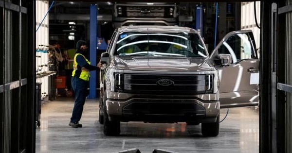 Tesla, Ford đau đầu vì tồn nhiều xe điện hạng sang