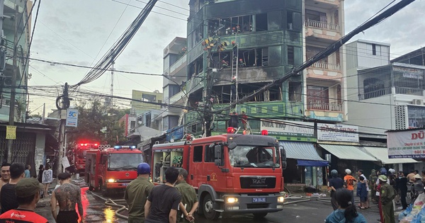 CLIP: Cháy lớn sát chợ Đầm Nha Trang