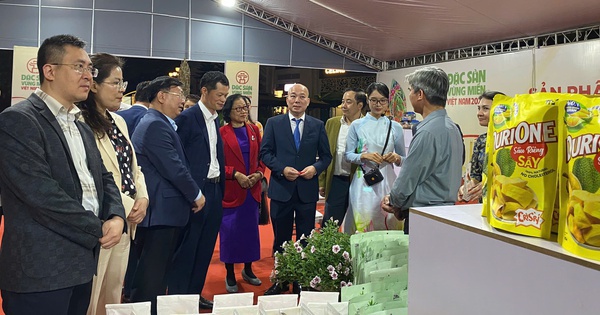 Đặc sản 3 miền từ gạo Séng Cù, cá kho Vũ Đại tớ...