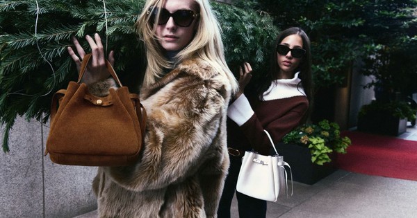 Ánh sáng lễ hội giữa nhịp sống Manhattan: Bộ sưu tập mùa lễ đến từ nhà mốt Mỹ