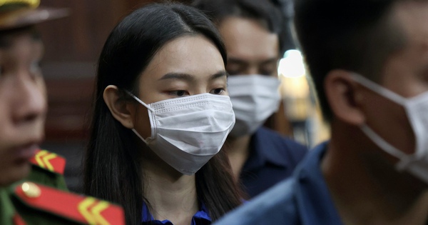 Bị cáo Nguyễn Thúc Thùy Tiên khai các bước đi đều hỏi "giám đốc Dung"