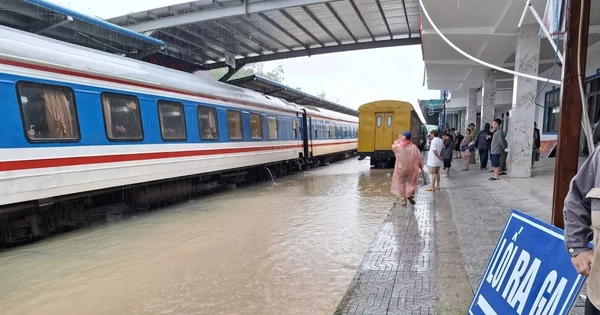 Dừng 10 tàu khách, khẩn cấp giữ cầu Luật Lễ