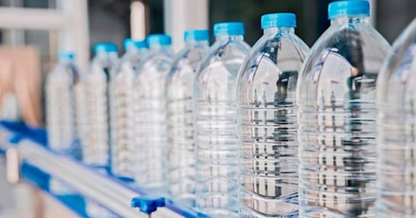 Đột kích một nhà kho, công an triệt phá đường dây sản xuất nước lọc giả quy mô lớn - chủ sở hữu là con trai Cựu Chủ tịch Hội đồng thành phố