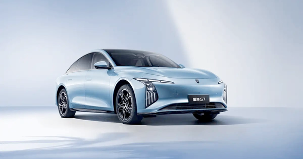 "Ông trùm" xe tải tại Việt Nam ra mắt xe điện giá hơn 400 triệu đồng: ngang cỡ Toyota Camry, đi Hà Nội-Quảng Trị chỉ trong 1 lần sạc