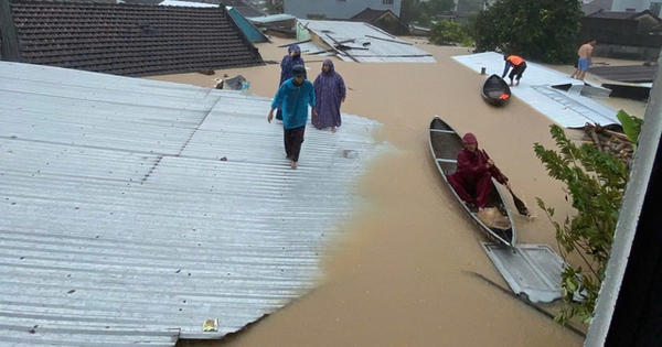 Lũ trên 2 sông ở Đắk Lắk và Khánh Hòa vượt lịch sử 1993 và 1986, bao giờ miền Trung mới giảm mưa?