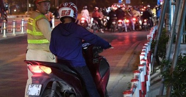 Tài xế xe máy che biển số phải bị phạt hàng chục triệu đồng, giữ xe vài tháng