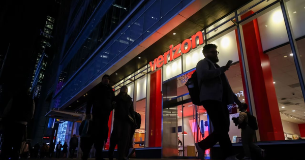 Verizon và cú sốc sa thải 13.000 người lớn nhất lịch sử: Tín hiệu của một cuộc tái cấu trúc sâu và cuộc đua sinh tồn trong viễn thông Mỹ