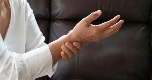 Dù nam hay nữ, thấy tê ở 3 vùng này thì nghĩ ngay đến dấu hiệu tắc nghẽn mạch máu, sau tuổi 50 càng không được bỏ qua