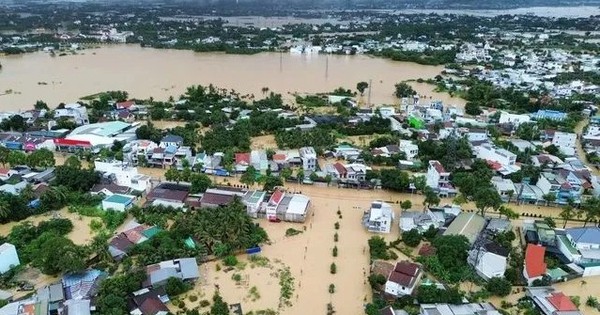 100 can axit sunfuric bị lũ cuốn trôi: Thao tác sai dễ gây thảm họa, chuyên gia cảnh báo cách thoát hiểm