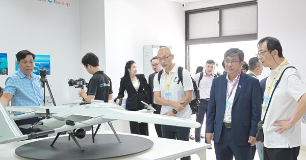 Món quà 20/11 đặc biệt của CT Group: Lab UAV dẫn dắt robot nông nghiệp tặng ĐH Cần Thơ