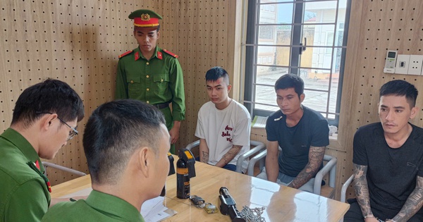 Nhóm đối tượng tra tấn nữ nhân viên quán karaoke vì "không nghe lời"