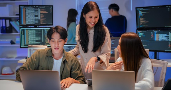 Thị trường lao động Việt Nam 2026 “đổi màu”: Lương tăng kỷ lục, nhân sự AI trở thành “hàng hiếm” được săn đón nhất!