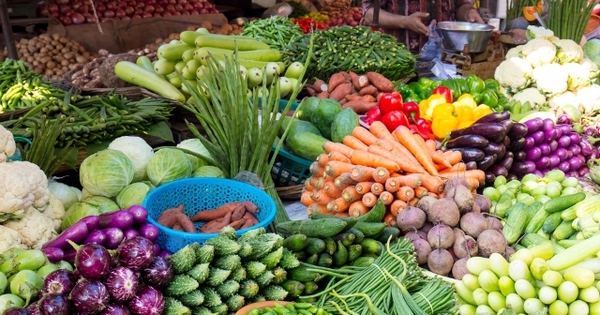 9 mẹo chọn rau sạch, ít thuốc trừ sâu, người không rành đi chợ cũng làm được