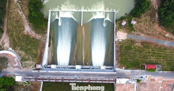 Toàn cảnh hồ nước nhân tạo lớn nhất Đông Nam Á khiến người dân thấp thỏm khi xả lũ