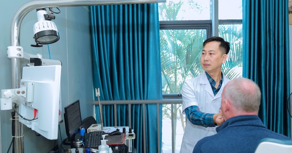 1 năm chữa ở Hà Lan không khỏi, bệnh nhân ngoại quốc sang Việt Nam: Bác sĩ Việt làm được điều ‘kỳ diệu’