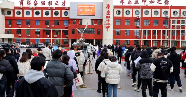 Sắp diễn ra cuộc ‘đại chiến’ tại nền kinh tế lớn thứ 2 thế giới: Kỷ lục 3,7 triệu người cạnh tranh giành ‘bát cơm sắt’, tỷ lệ 1 chọi gần 100, ôn thi bất kể ngày đêm