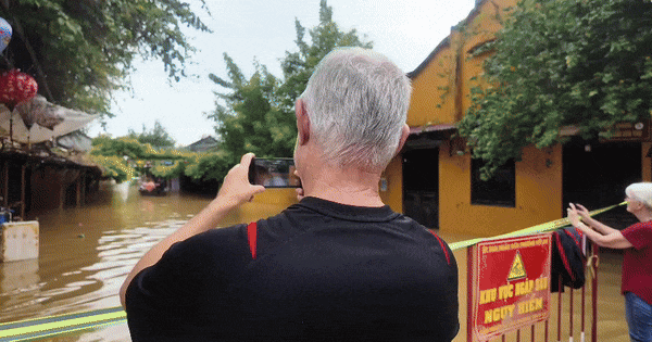 Phố cổ Hội An ngập trở lại