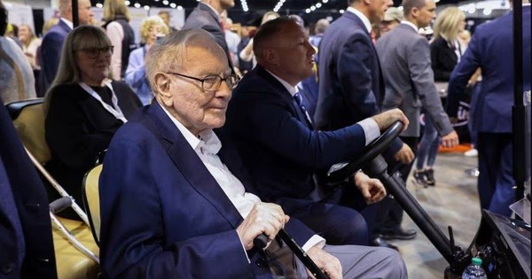 Warren Buffett bán ròng cổ phiếu liên tục 12 quý, âm thầm tiếp tục "xả hàng" Apple