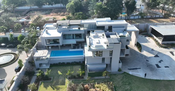 Đột kích dinh thự đồ sộ của 1 doanh nhân, tịch thu khối tài sản hơn 1.240 tỷ đồng gồm tiền mặt và loạt siêu xe