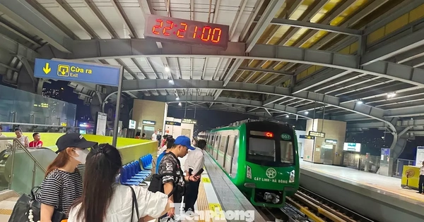 Từ 18/11 khách đi tàu điện Cát Linh - Hà Đông sẽ sử dụng vé "một chạm"