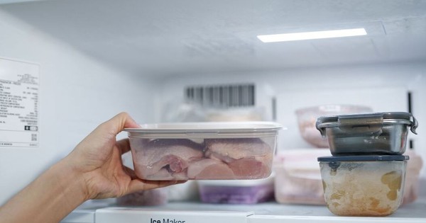 Sai lầm khi cất thịt trong tủ lạnh khiến vi khuẩn lây lan, cả nhà ngộ độc